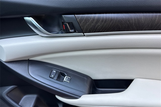 2020 Honda Accord Touring 2.0T photo 19