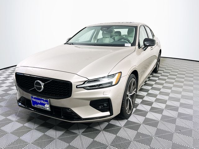 2024 Volvo S60 B5 Core photo 2
