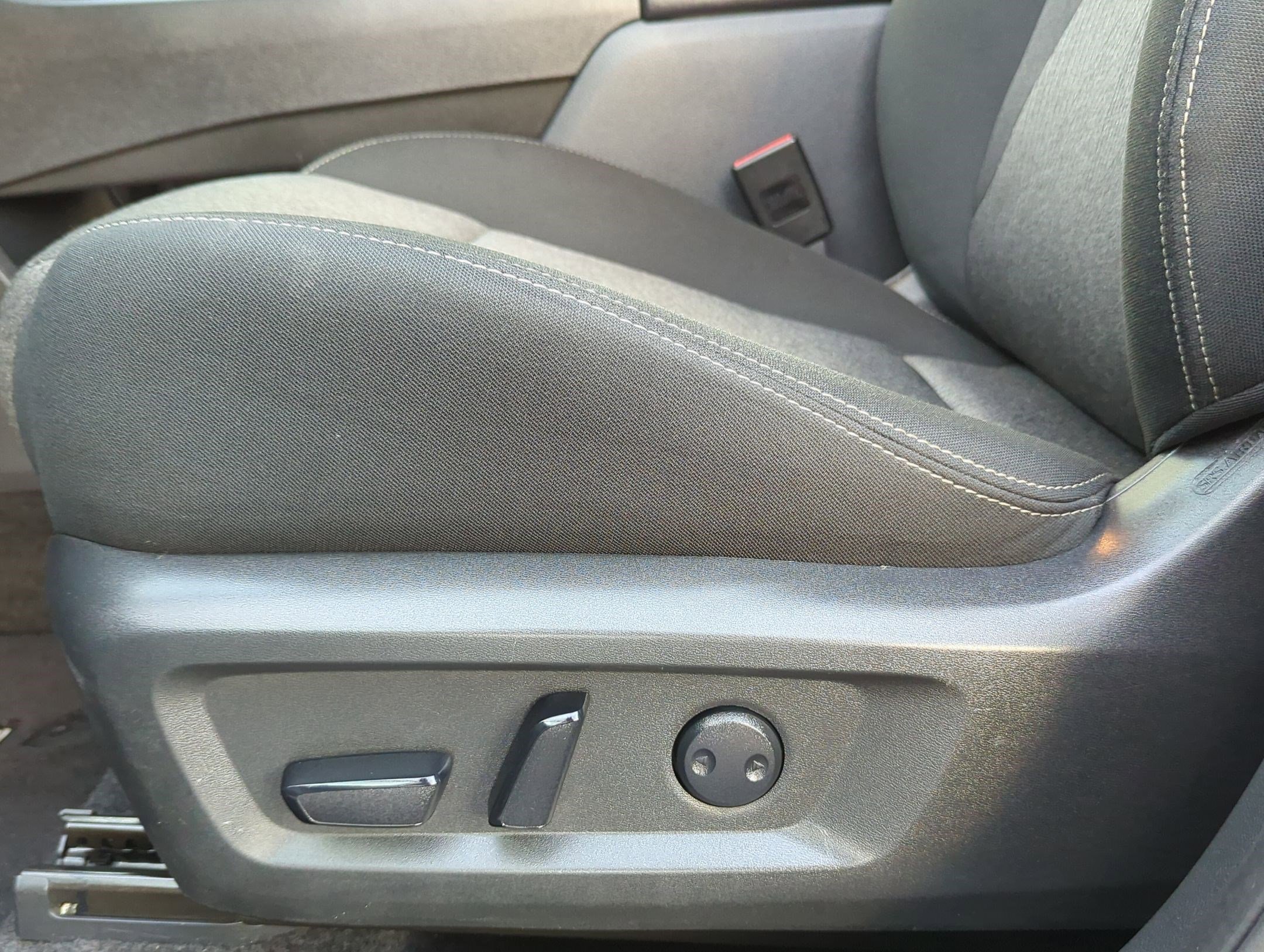 2024 Nissan Rogue SV photo 13