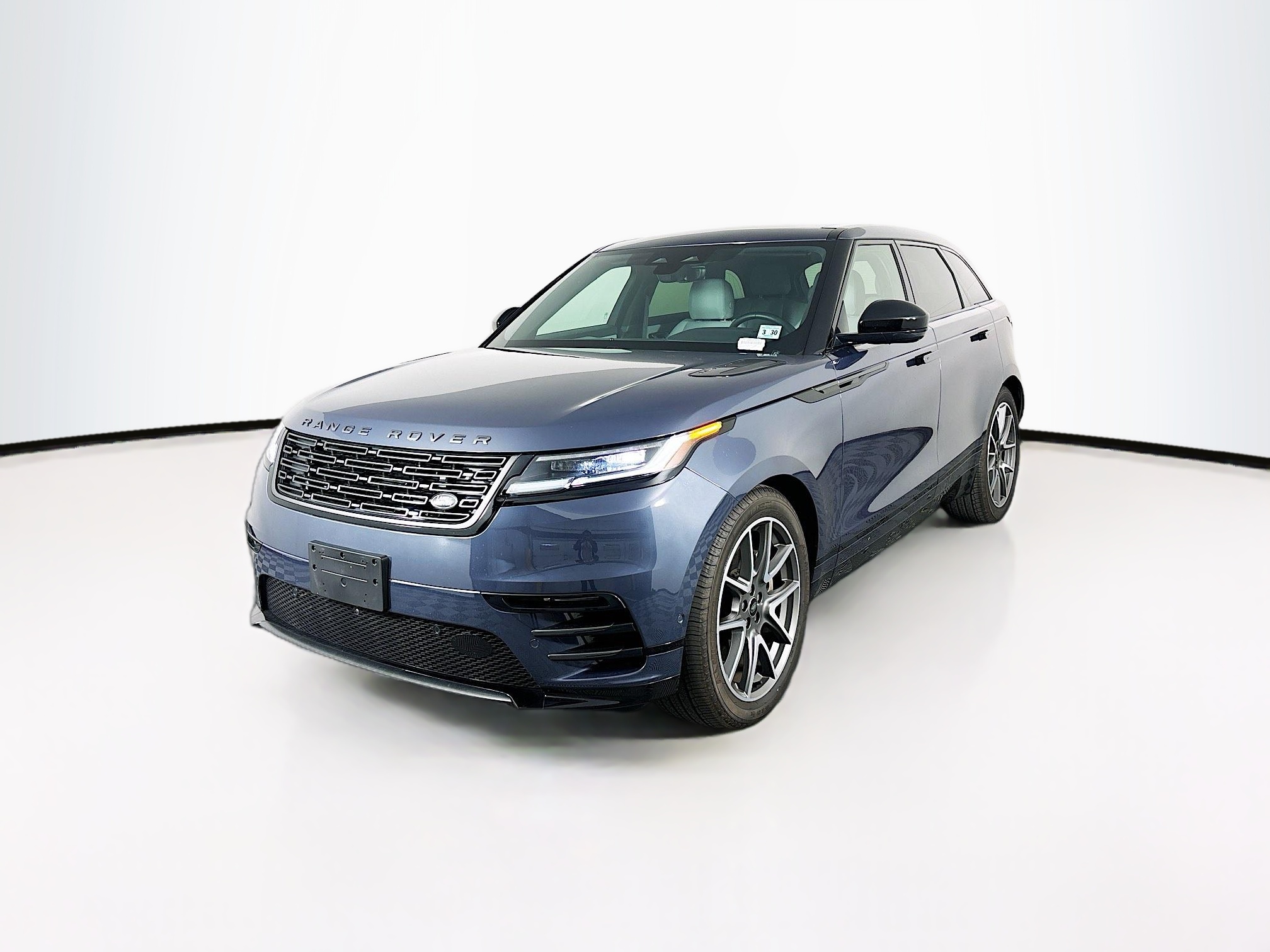 2026 Land Rover Range Rover Velar Dynamic SE's photo