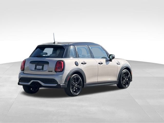 2024 Mini Cooper 4 Door Hardtop Iconic photo 4