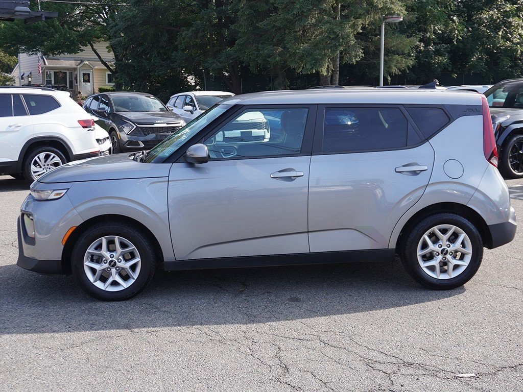 2022 Kia Soul LX photo 16