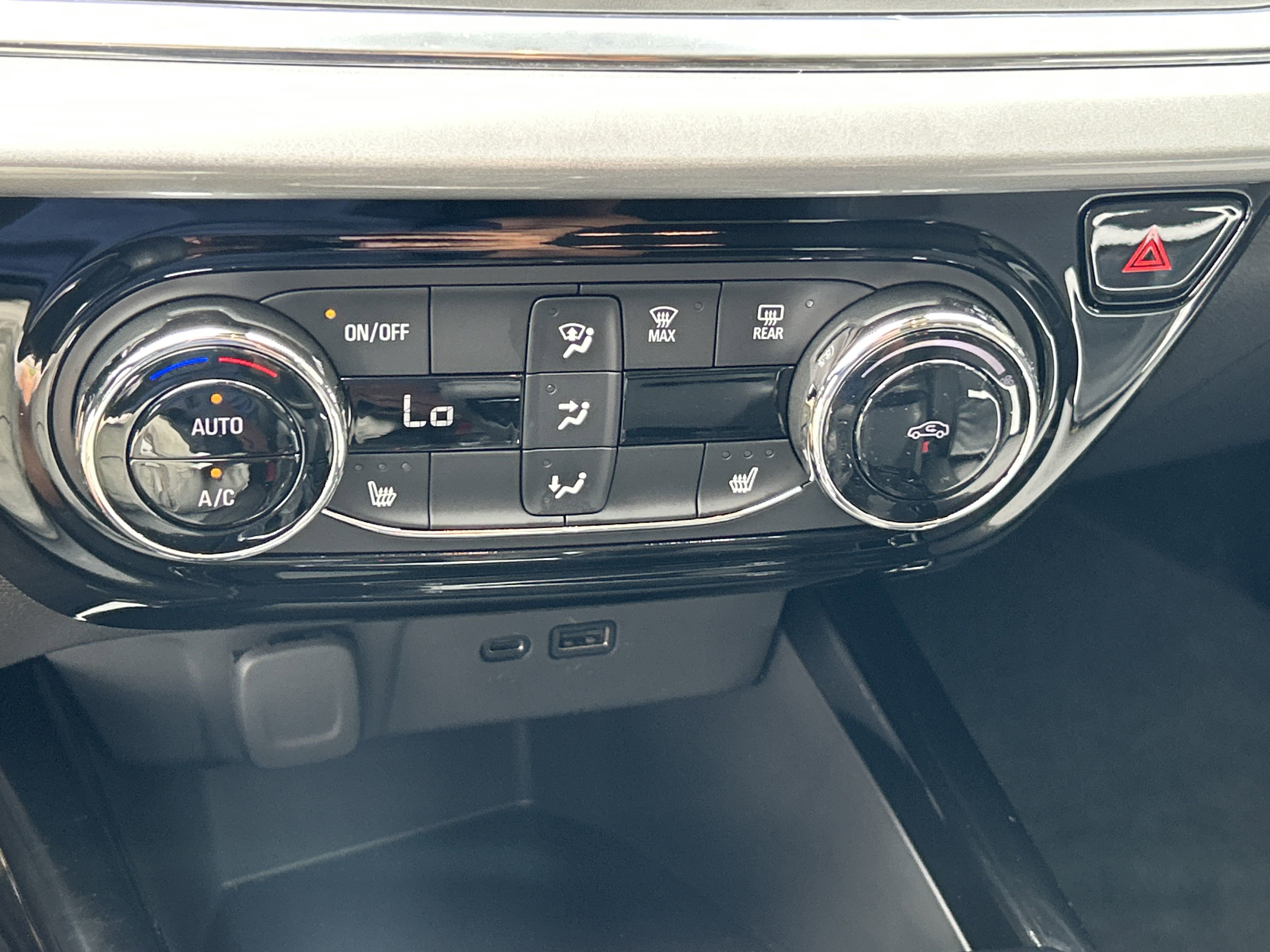 2024 Chevrolet Trax LT photo 4
