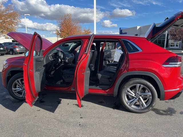 2024 Volkswagen Atlas Cross Sport SEL R-Line photo 29