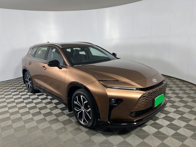 2025 Toyota Crown Signia XLE's photo