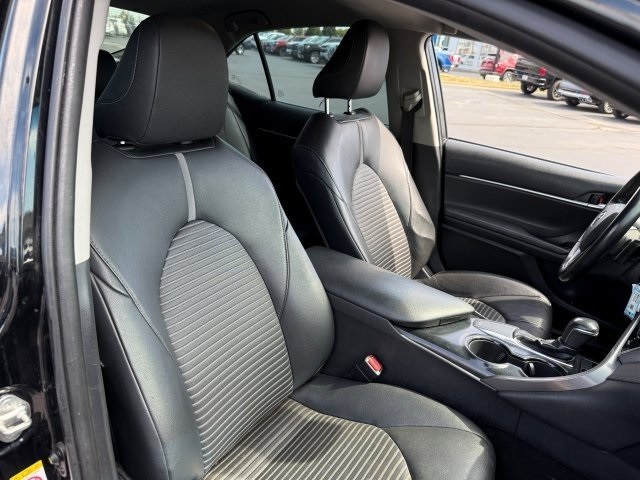 2018 Toyota Camry LE photo 21