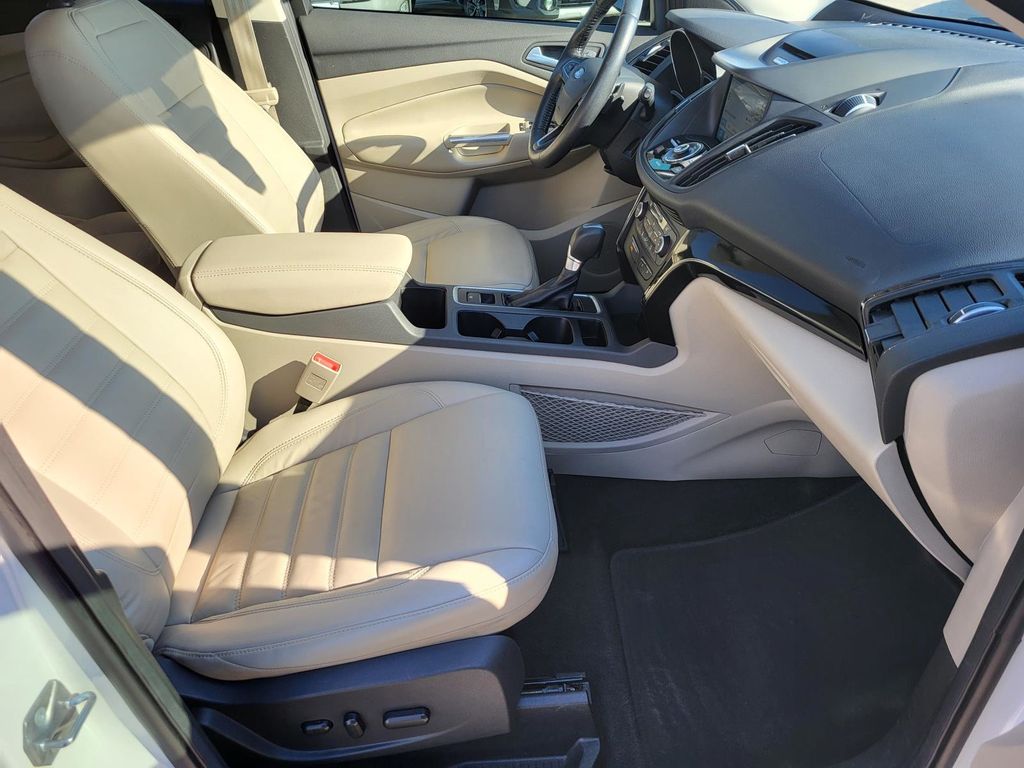 2017 Ford Escape Titanium photo 9
