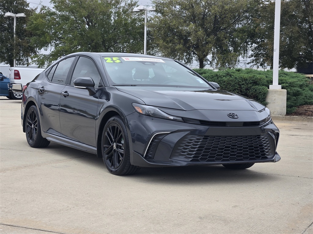2025 Toyota Camry SE photo 3
