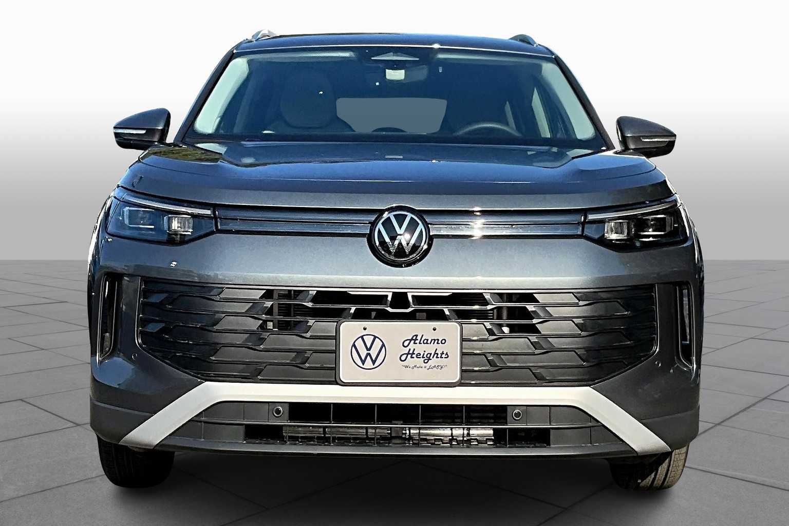 2025 Volkswagen Tiguan SE photo 2