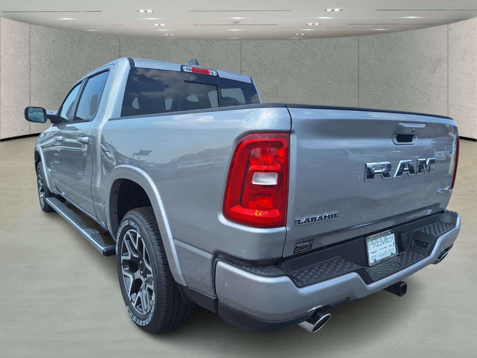 2025 Ram 1500 Laramie photo 3