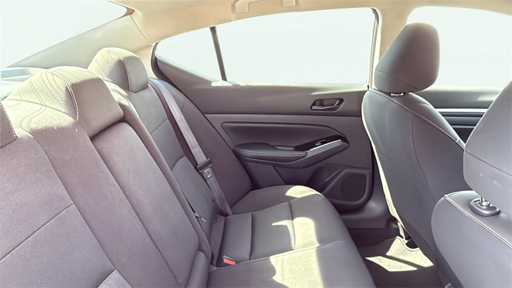 2023 Nissan Altima 2.5 SV photo 9