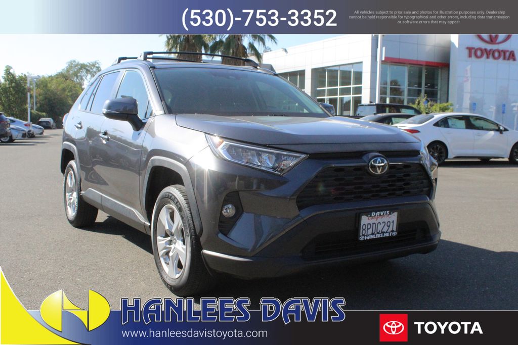 2020 Toyota RAV4 XLE photo 5