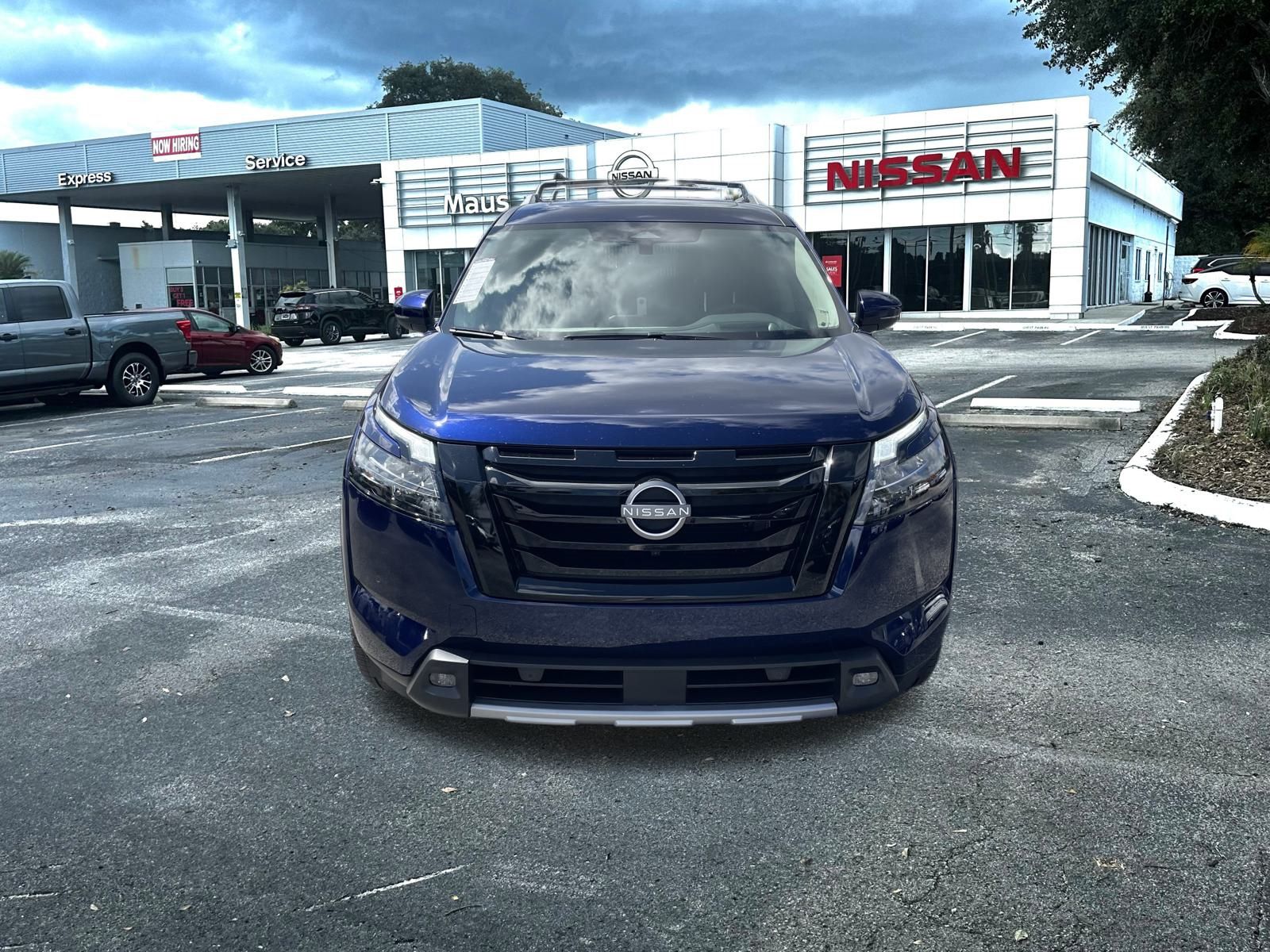 2025 Nissan Pathfinder Platinum photo 8