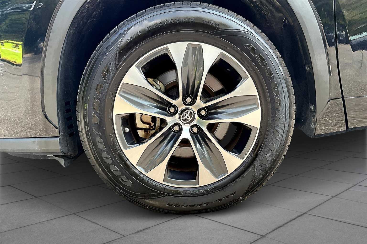 2021 Toyota Highlander Hybrid XLE photo 9