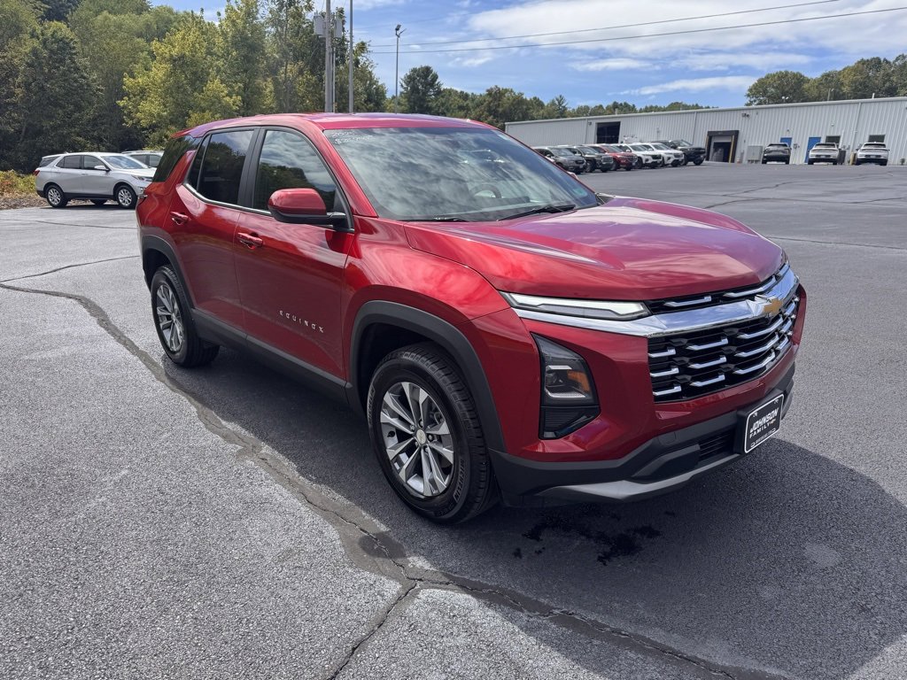 2025 Chevrolet Equinox LT photo 2