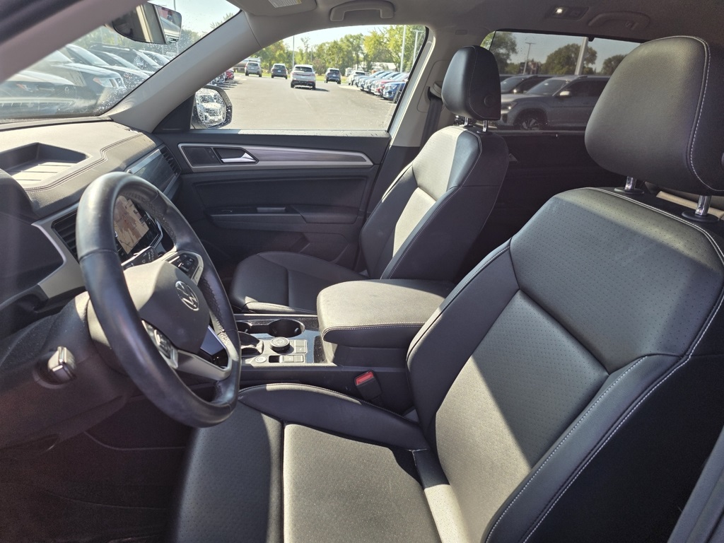 2021 Volkswagen Atlas SEL photo 3