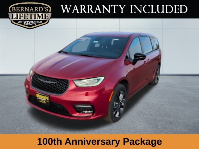 2026 Chrysler Pacifica Select's photo