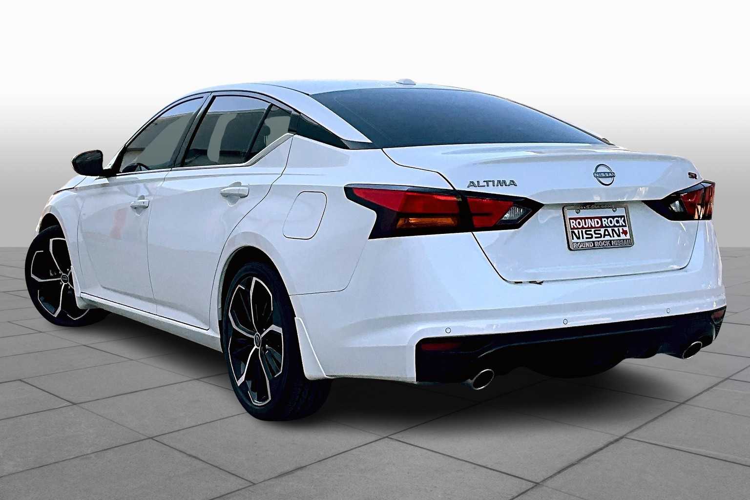 2025 Nissan Altima SR photo 7