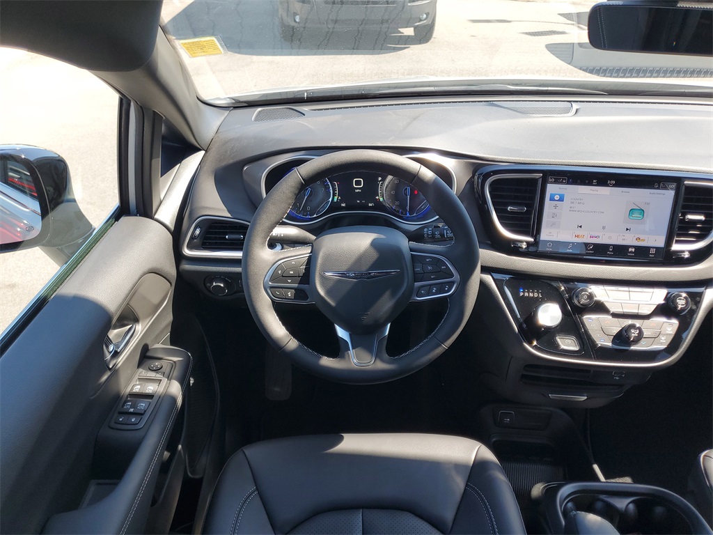 2026 Chrysler Voyager LX photo 21
