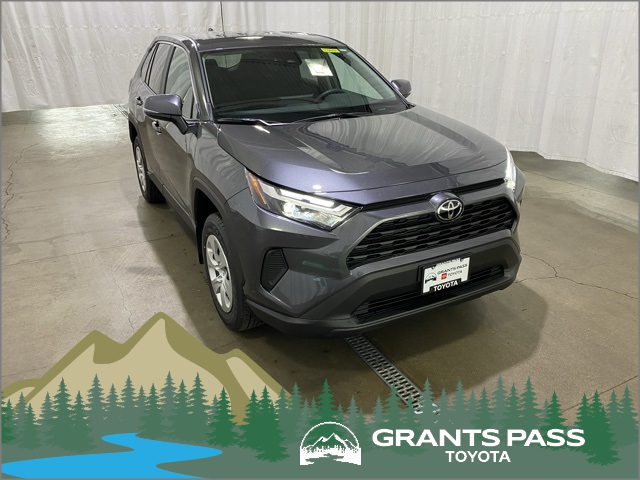 2025 Toyota RAV4 LE's photo