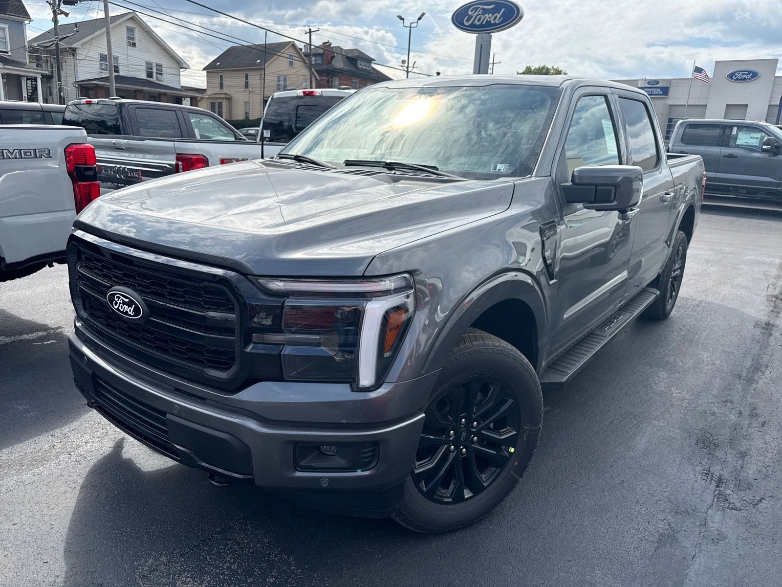 2025 Ford F-150 Lariat photo 2