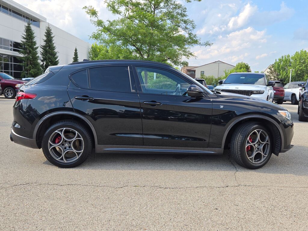 2022 Alfa Romeo Stelvio Ti photo 5
