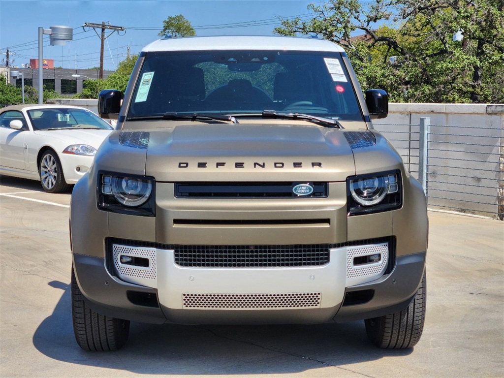 2024 Land Rover Defender 110 S photo 6