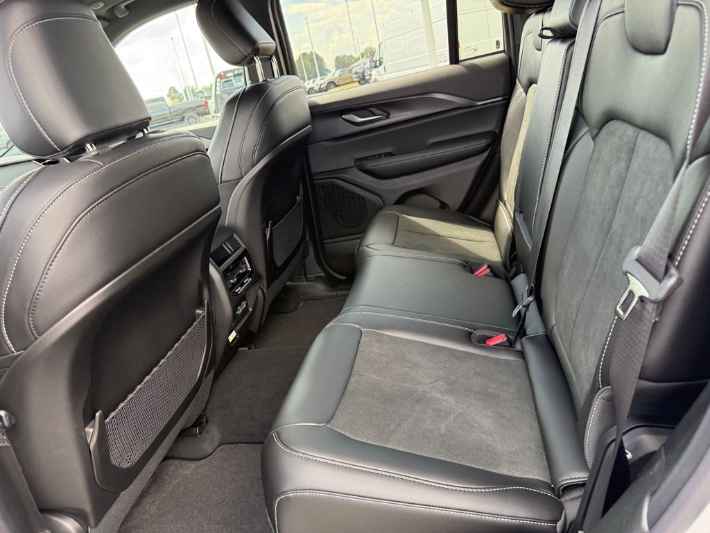 2025 Jeep Grand Cherokee Altitude X photo 24