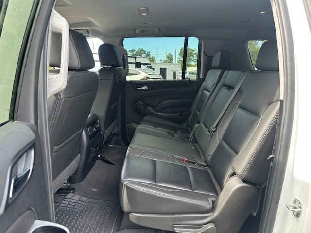 2019 Chevrolet Suburban LT photo 3