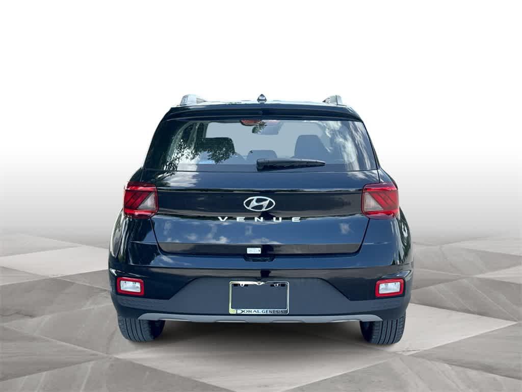 2025 Hyundai Venue SEL photo 4