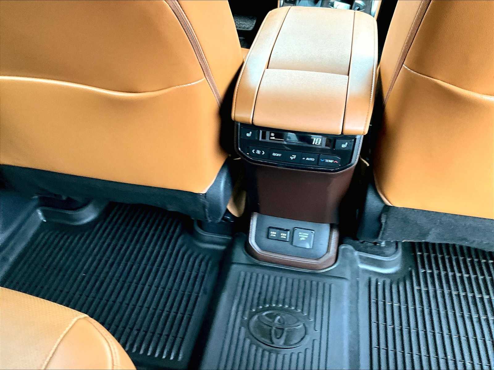 2021 Toyota Highlander Hybrid Platinum photo 27