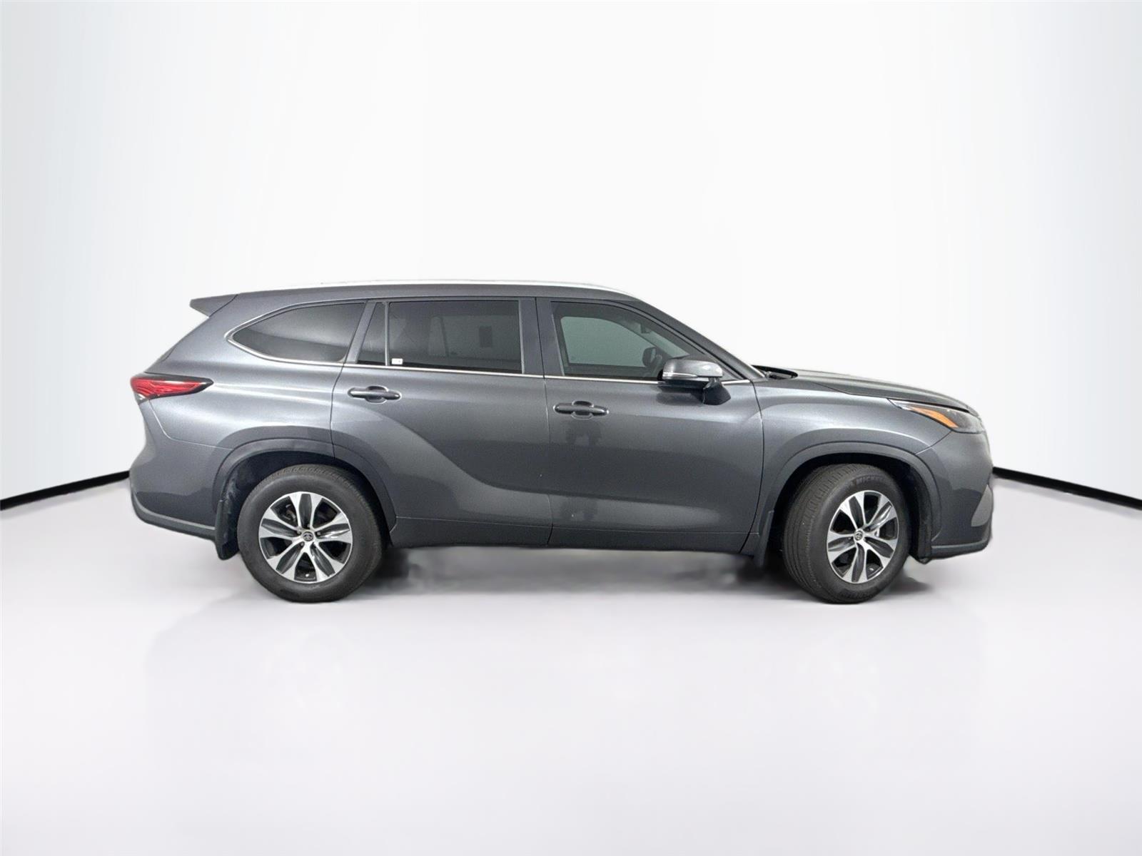 2023 Toyota Highlander XLE photo 5