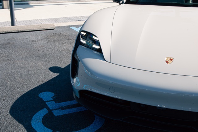 2024 Porsche Taycan 4S photo 3