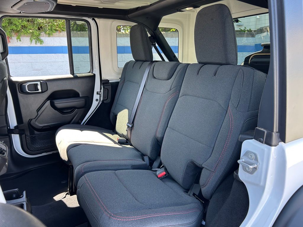 2025 Jeep Wrangler Rubicon photo 18