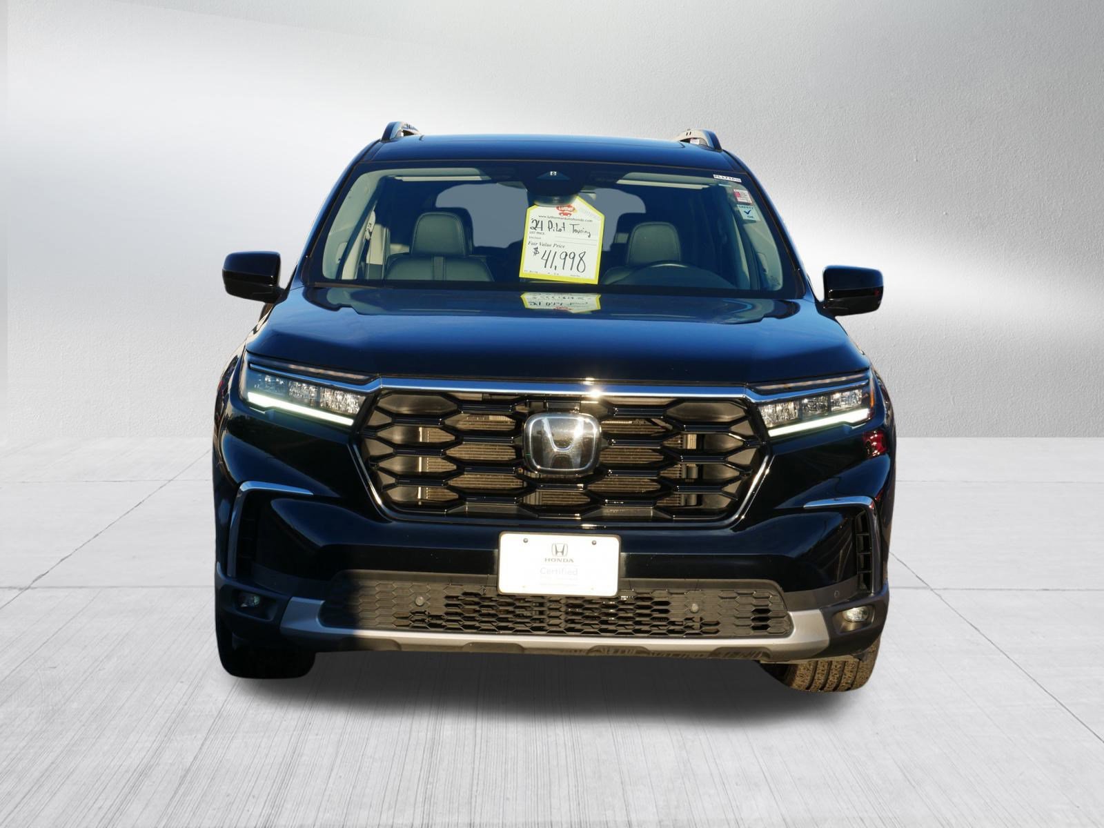 Certified 2024 Honda Pilot Touring with VIN 5FNYG1H7XRB028456 for sale in Mankato, Minnesota