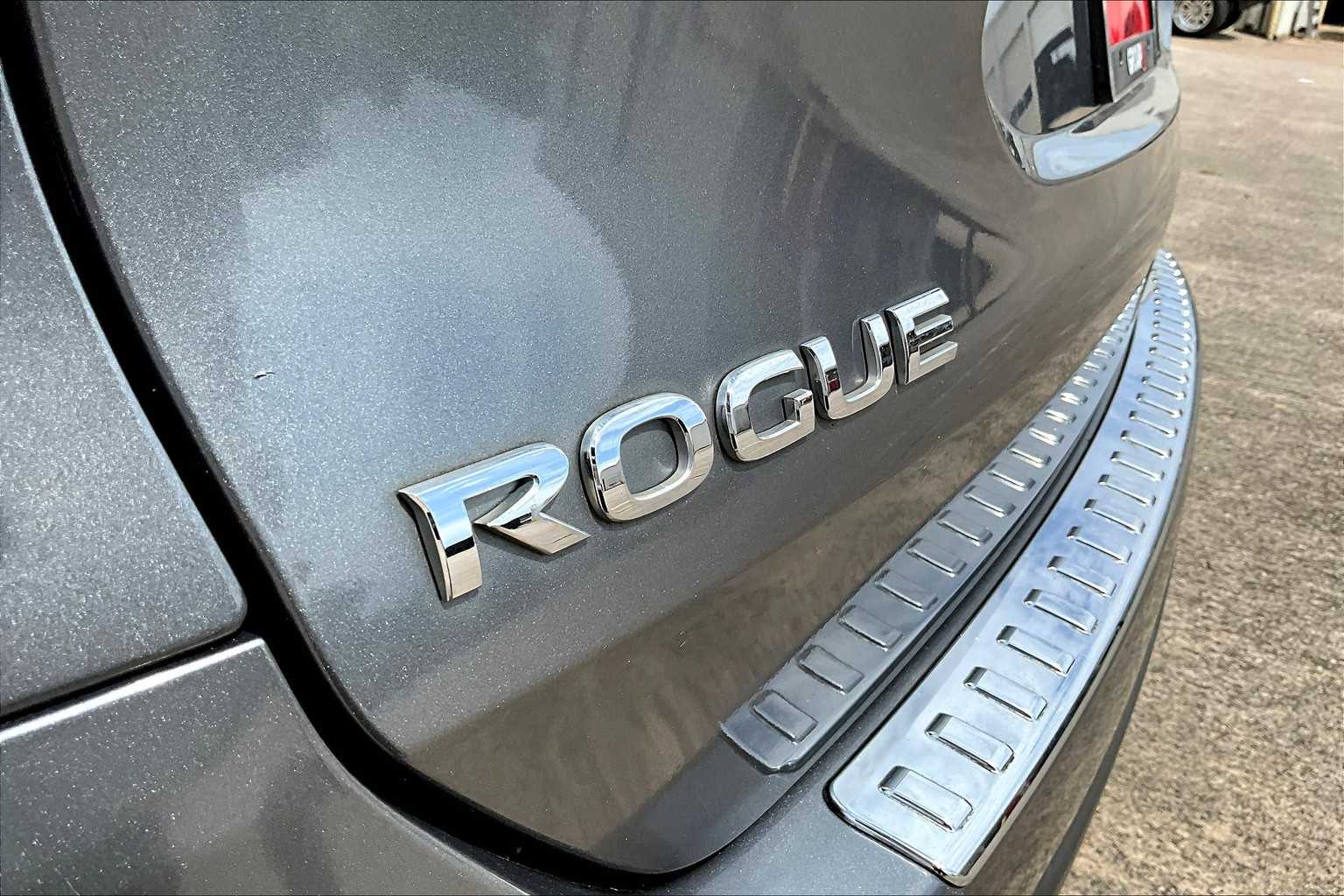 2016 Nissan Rogue SV photo 26