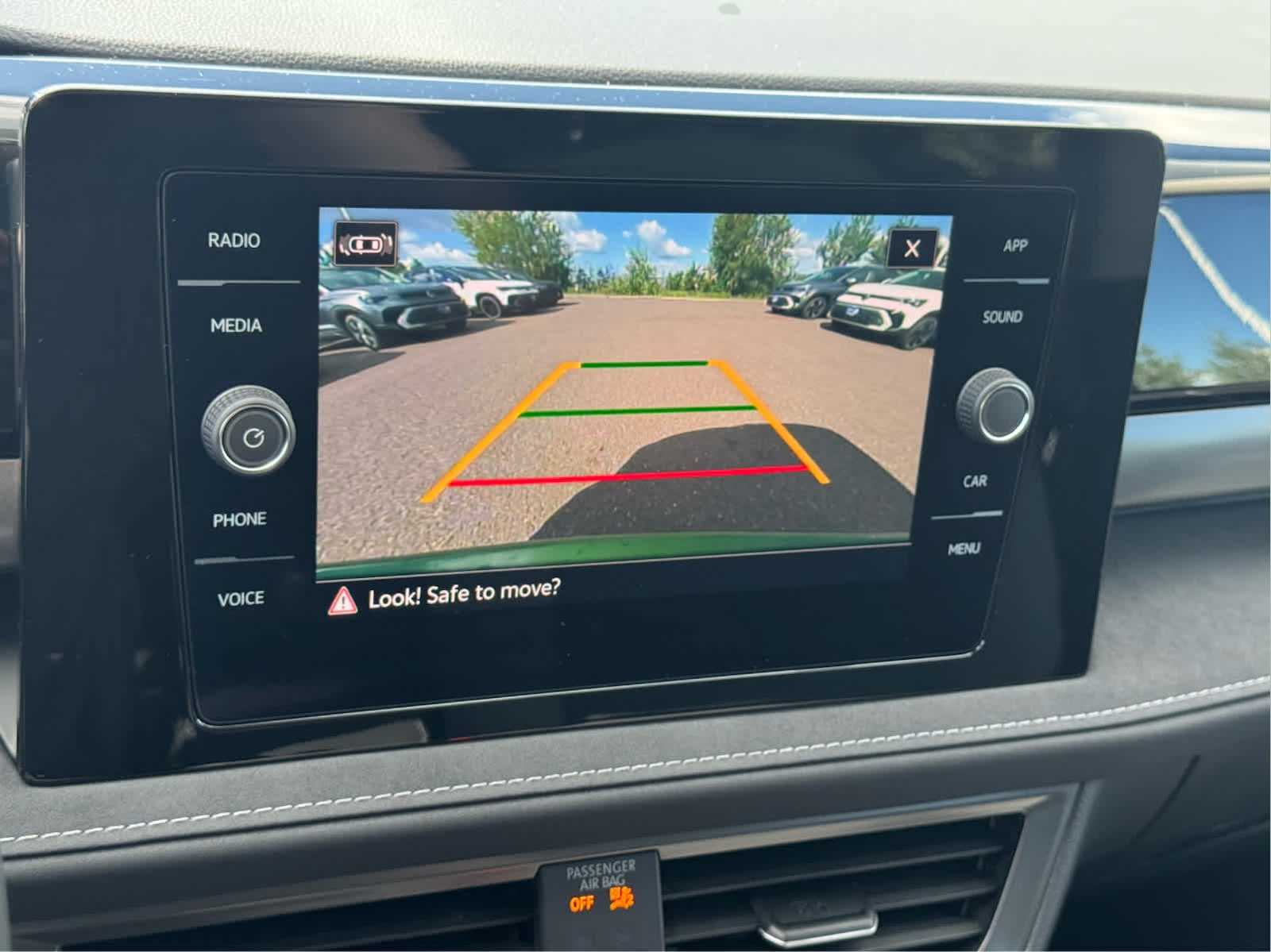 2025 Volkswagen Taos SE photo 21