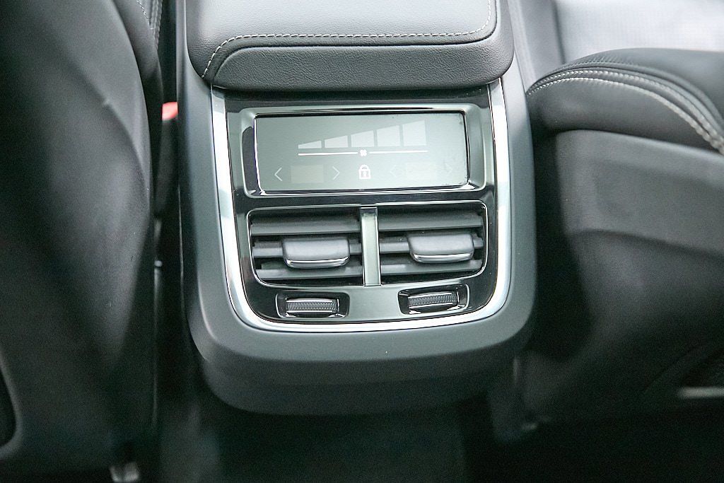 2023 VOLVO XC60 - Image 21