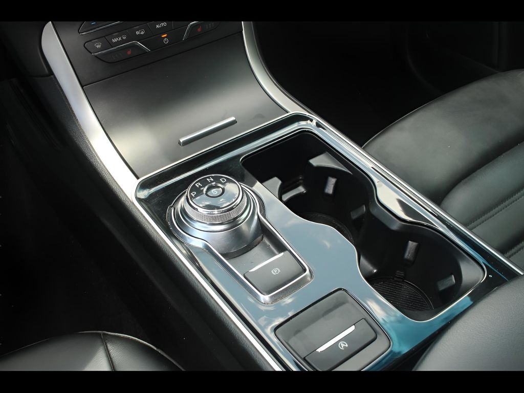 2020 Ford Edge SEL photo 14