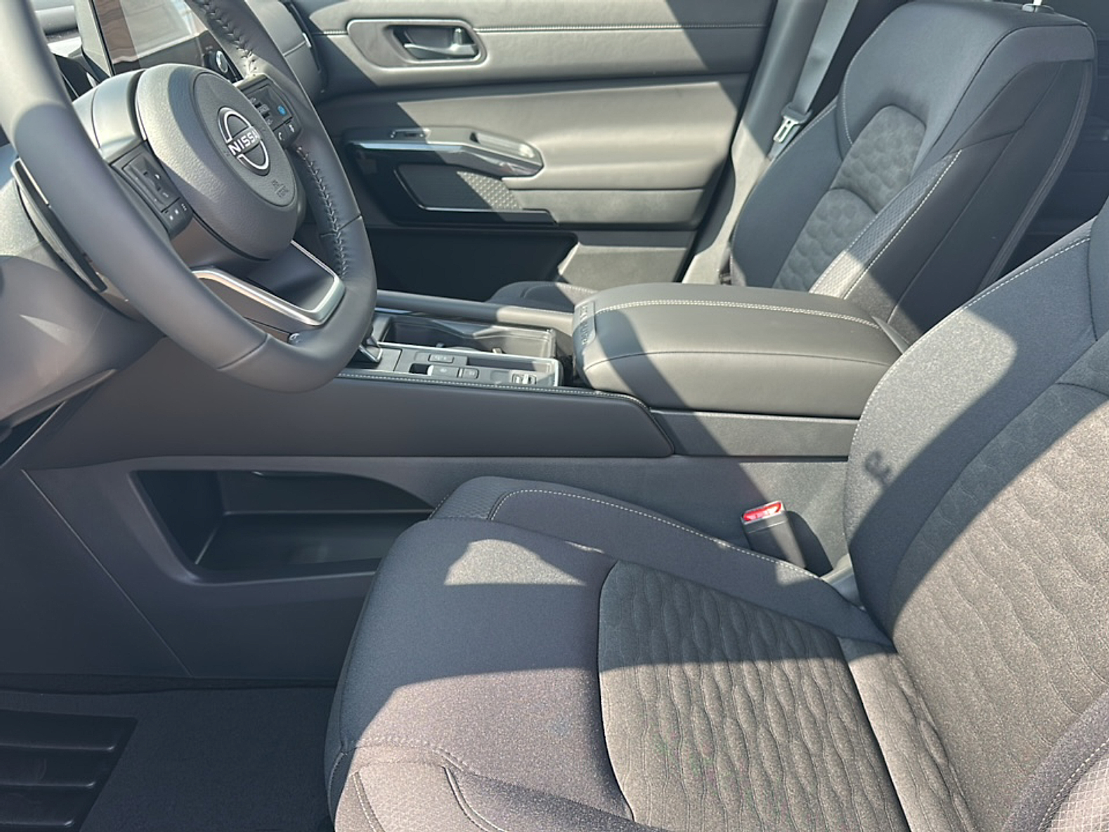 2025 Nissan Pathfinder SV photo 3