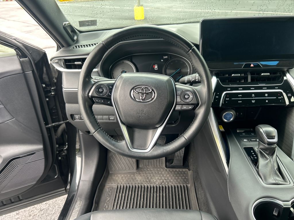 2022 Toyota Venza XLE photo 13