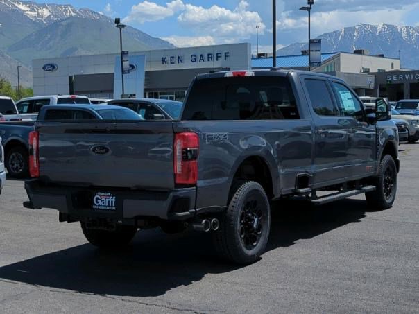 2025 Ford F-350 Lariat photo 3