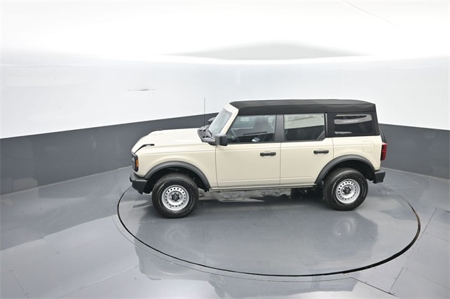 2025 Ford Bronco Base photo 16