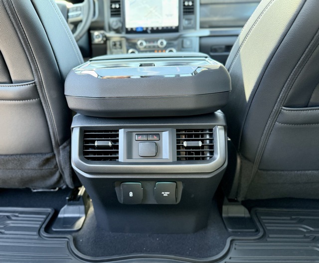 2025 Ford F-150 Lariat photo 26