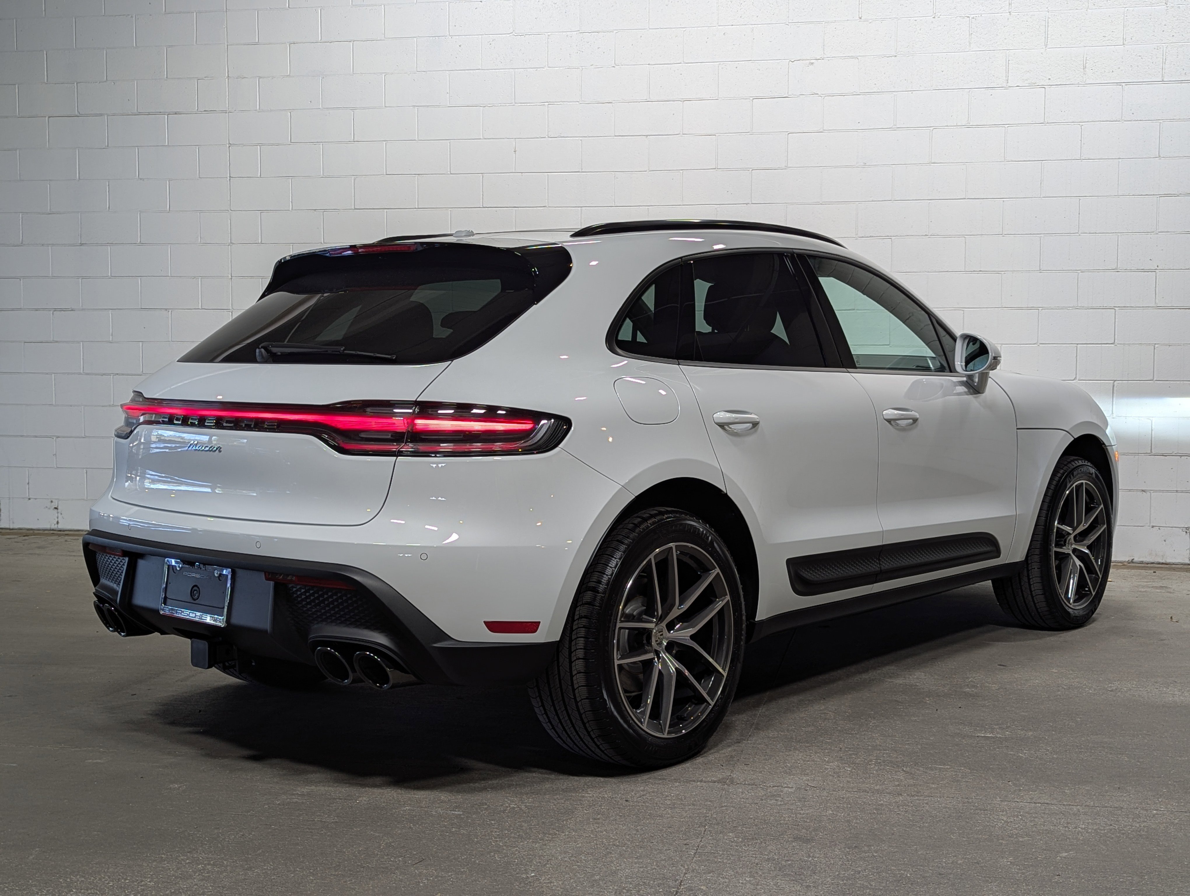 2026 Porsche Macan T photo 2