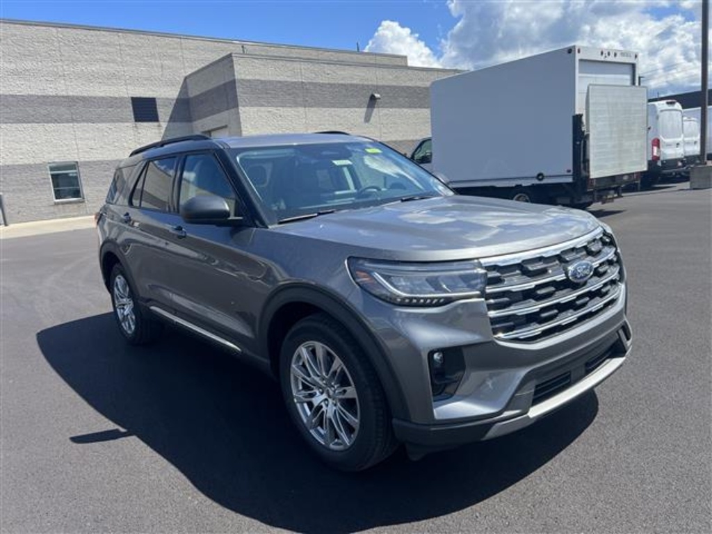 2025 Ford Explorer photo 3