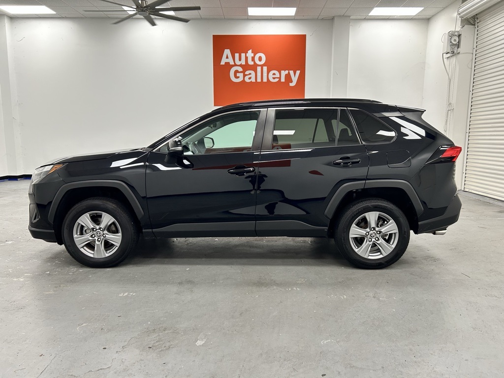 2022 Toyota RAV4 XLE photo 2