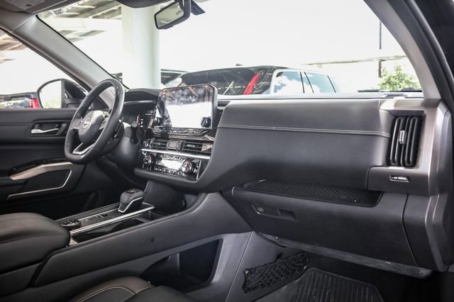 2023 Nissan Pathfinder Platinum photo 19