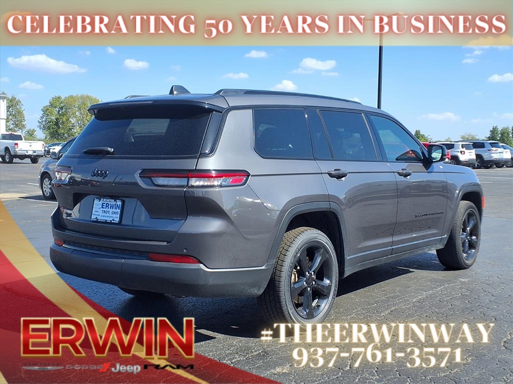 2023 Jeep Grand Cherokee Altitude photo 2