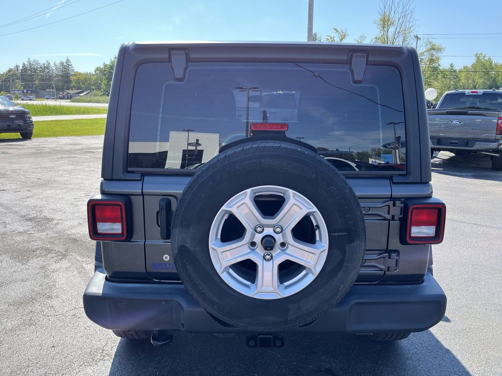 2019 Jeep Wrangler Sport photo 21